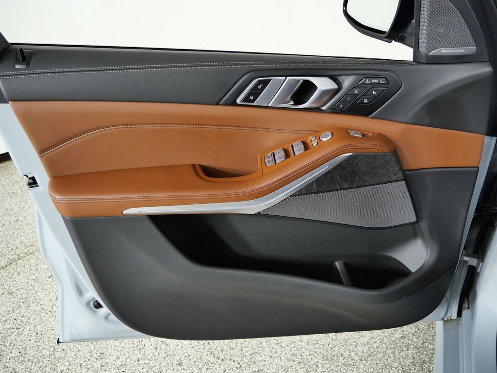 Thumbnail: 2025 BMW X7 - 35