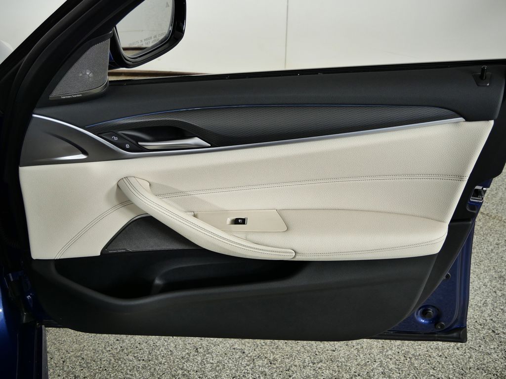 Thumbnail: 2023 BMW 5 Series - 23