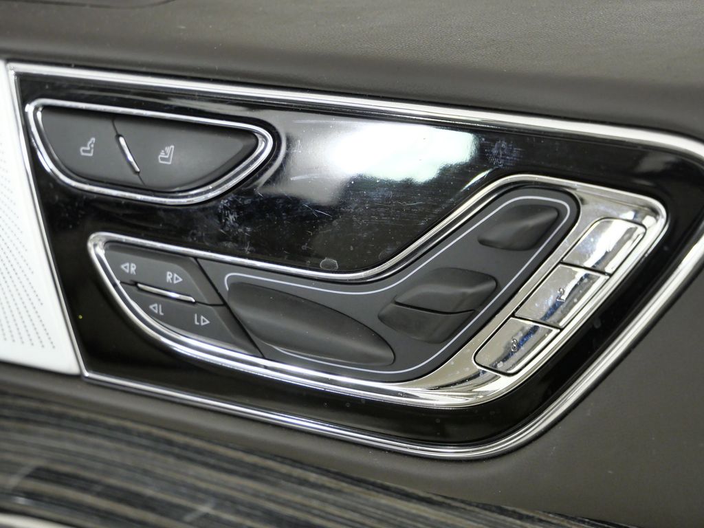 Thumbnail: 2023 Lincoln Navigator L - 23