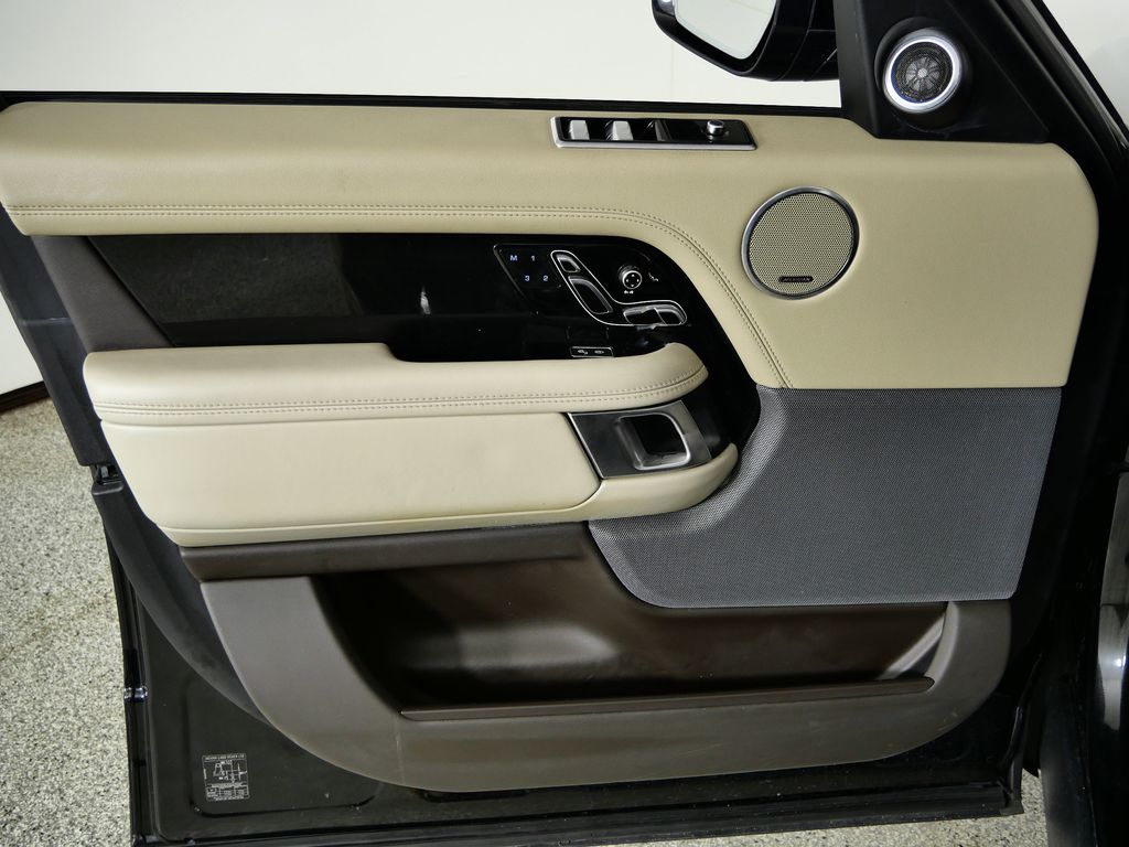 Thumbnail: 2018 Land Rover Range Rover - 34