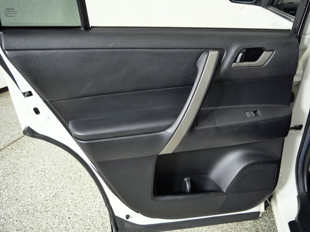 Thumbnail: 2011 Toyota Highlander - 29