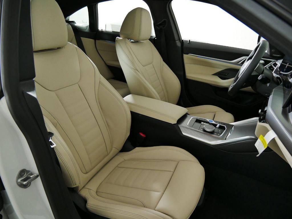 Thumbnail: 2025 BMW i4 - 28