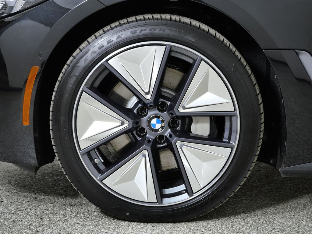 Thumbnail: 2026 BMW i4 - 17