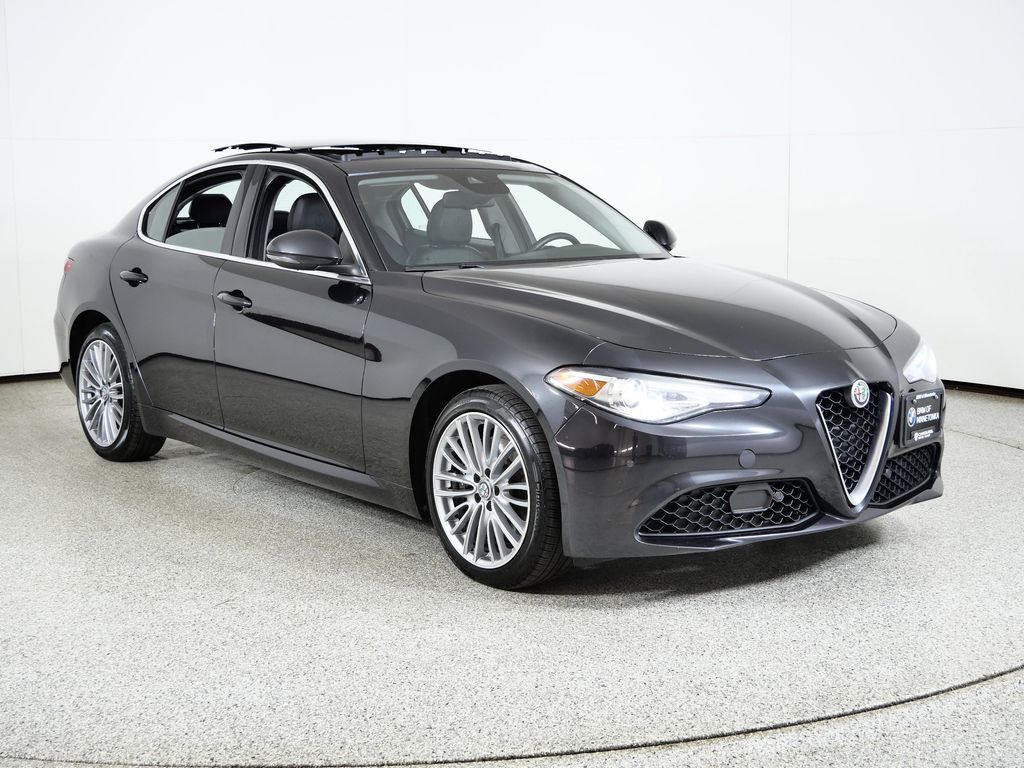 Thumbnail: 2017 Alfa Romeo Giulia - 8