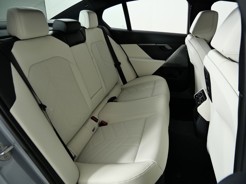 Thumbnail: 2026 BMW 5 Series - 25