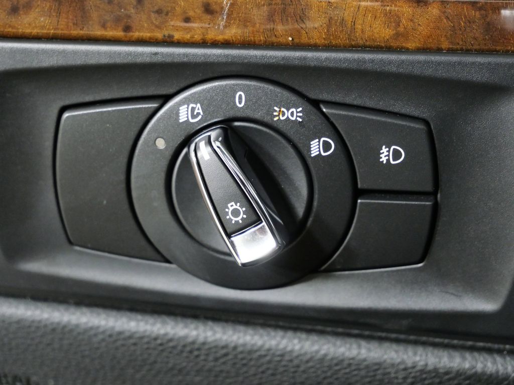 Thumbnail: 2011 BMW 3 Series - 34