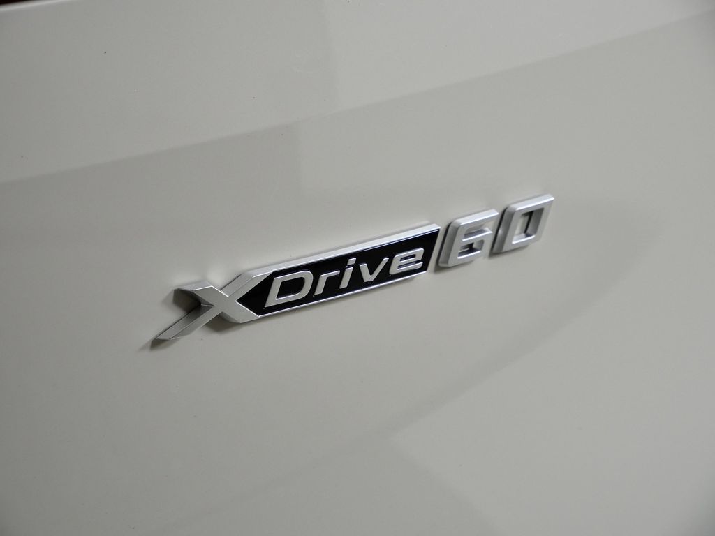 Thumbnail: 2026 BMW iX - 12