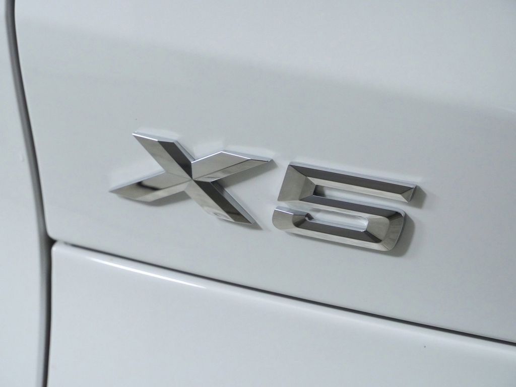 Thumbnail: 2026 BMW X5 - 13