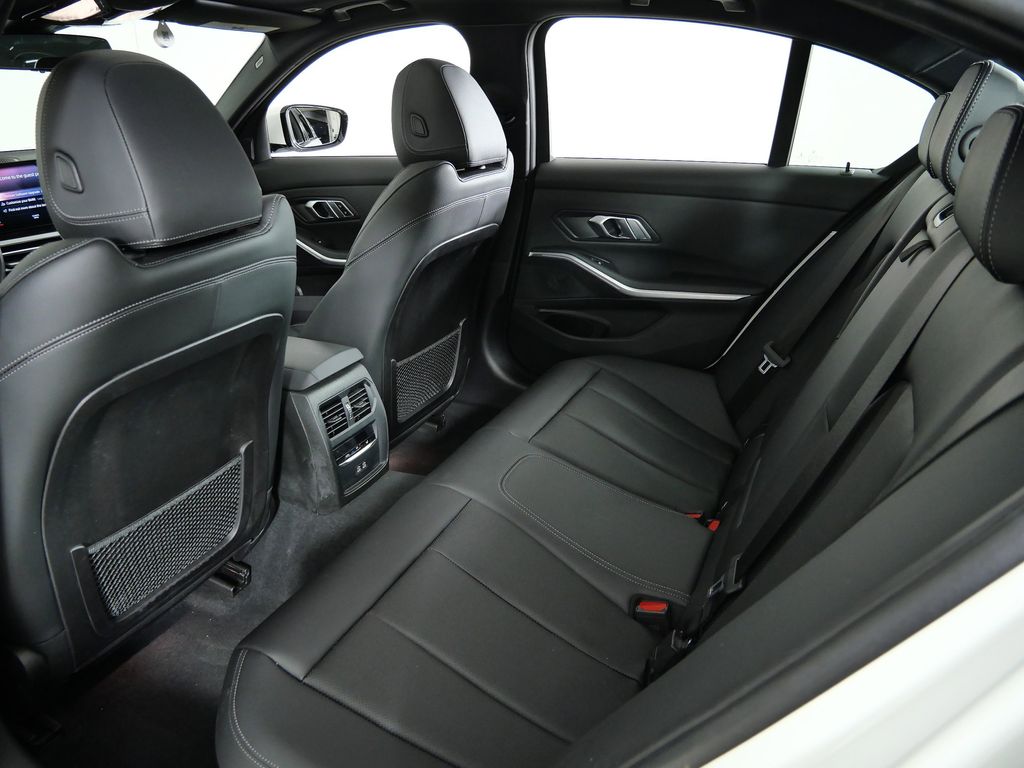 Thumbnail: 2023 BMW 3 Series - 34