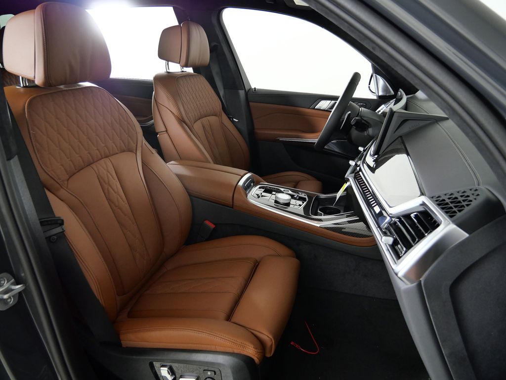 Thumbnail: 2026 BMW X7 - 21