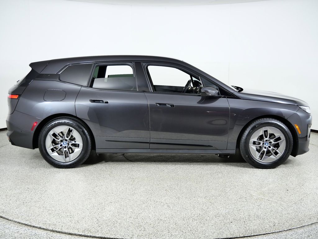 Thumbnail: 2022 BMW iX - 10