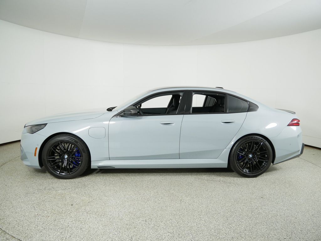 Thumbnail: 2025 BMW M5 - 14