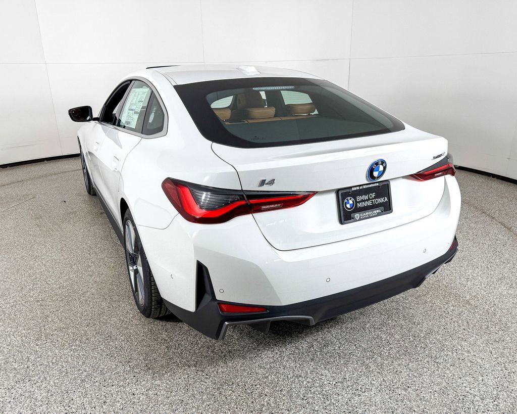 Thumbnail: 2025 BMW i4 - 13