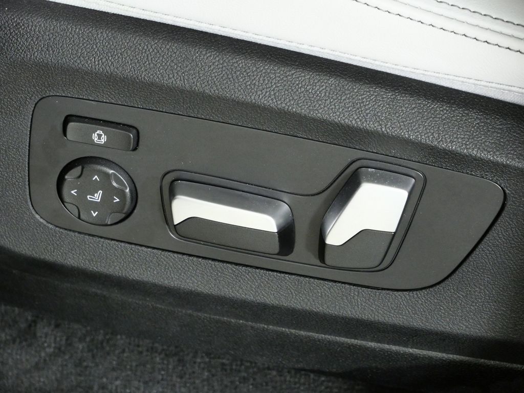 Thumbnail: 2025 BMW X6 - 44