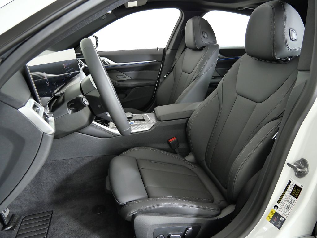 Thumbnail: 2025 BMW i4 - 34