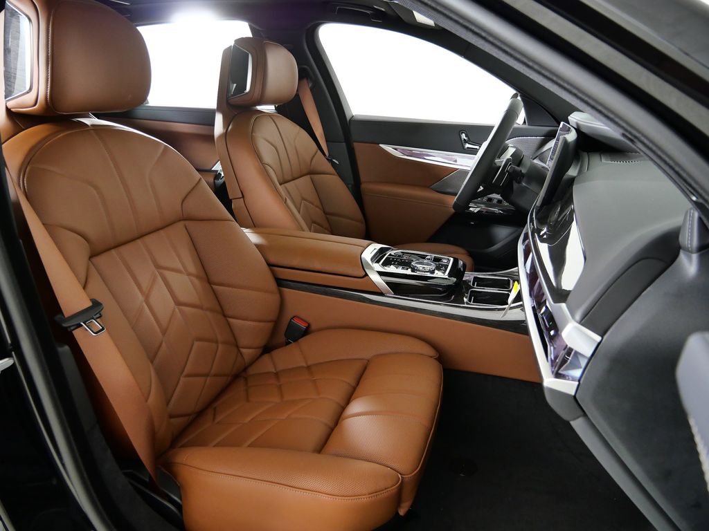 Thumbnail: 2026 BMW 7 Series - 22