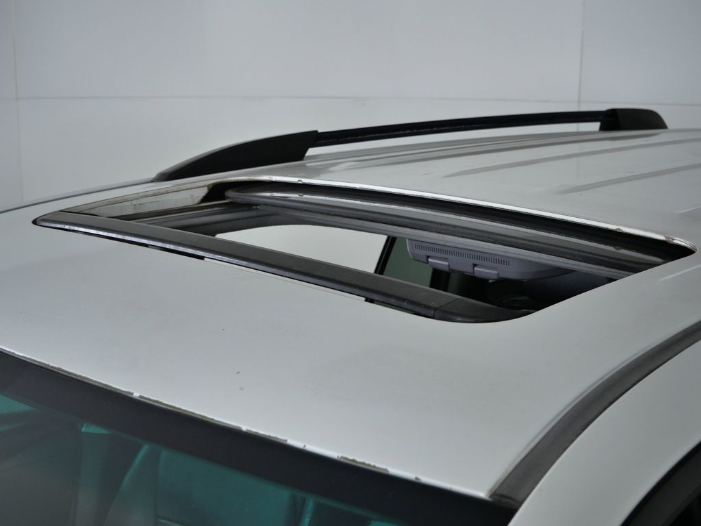 Thumbnail: 2011 Toyota Highlander - 19