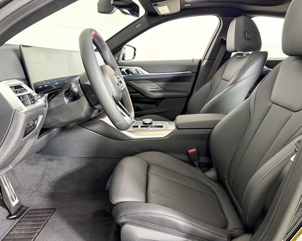 Thumbnail: 2025 BMW i4 - 34