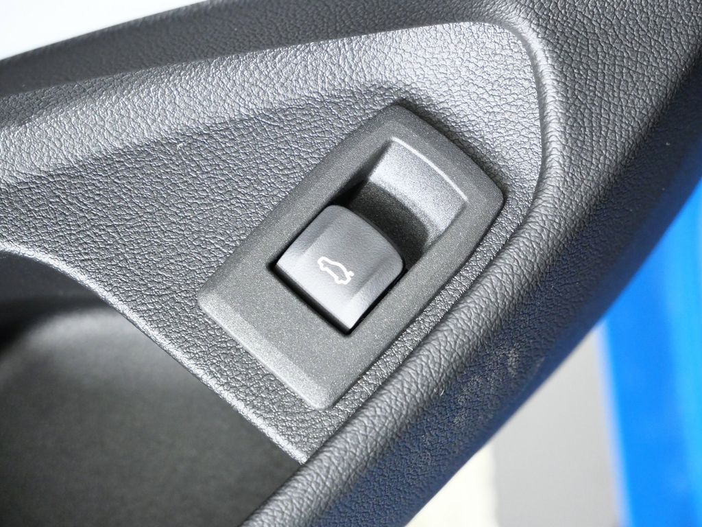 Thumbnail: 2026 BMW M4 - 32