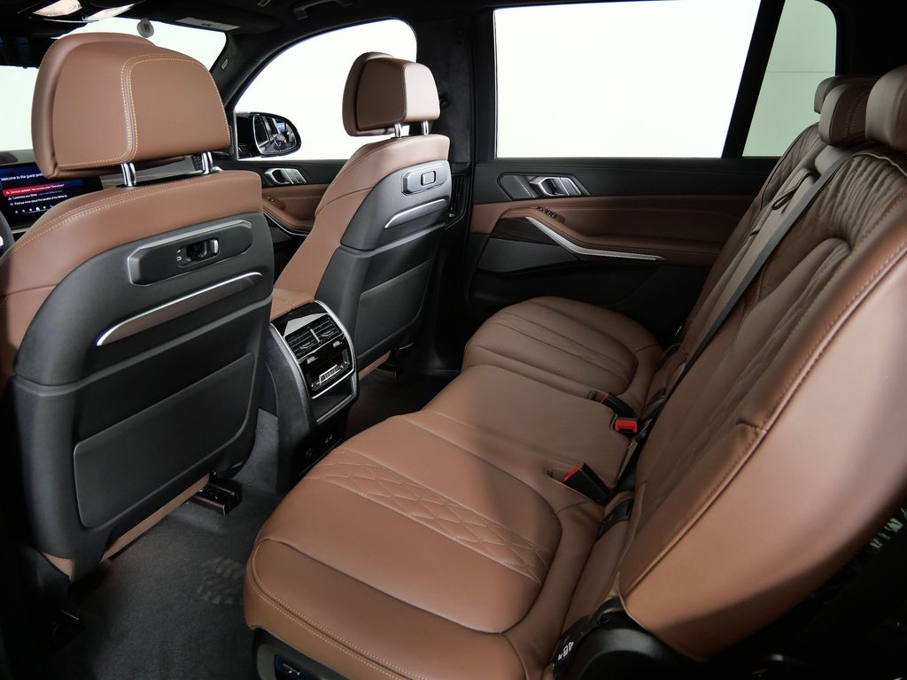 Thumbnail: 2026 BMW X7 - 34