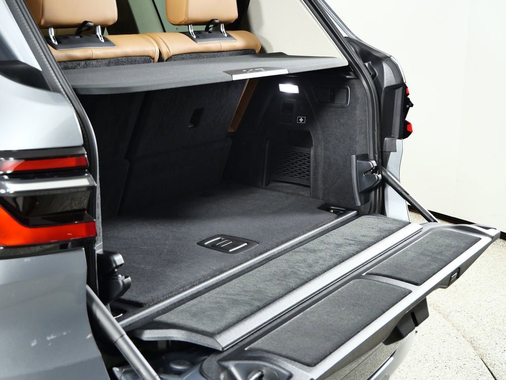 Thumbnail: 2026 BMW X7 - 31