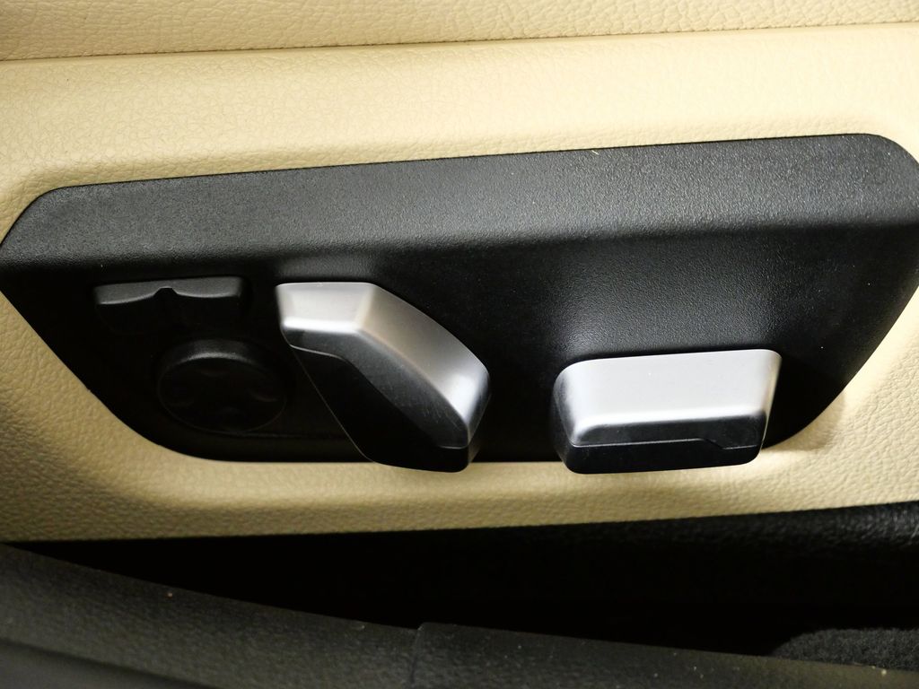 Thumbnail: 2017 BMW 3 Series - 23