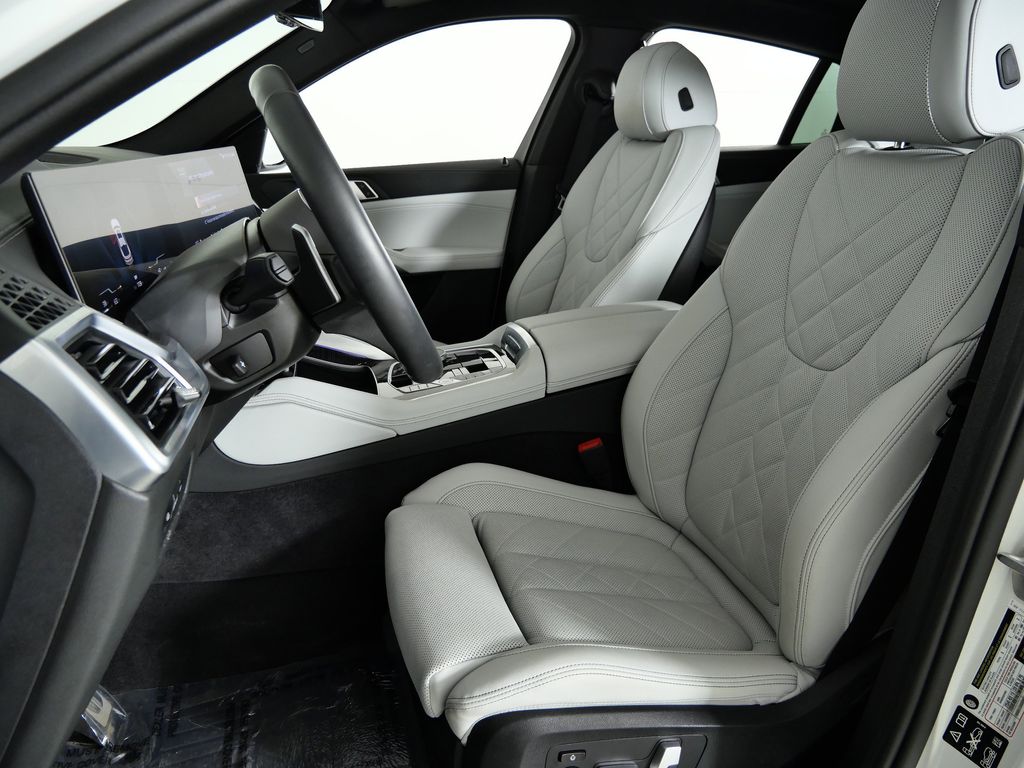 Thumbnail: 2025 BMW X6 - 40