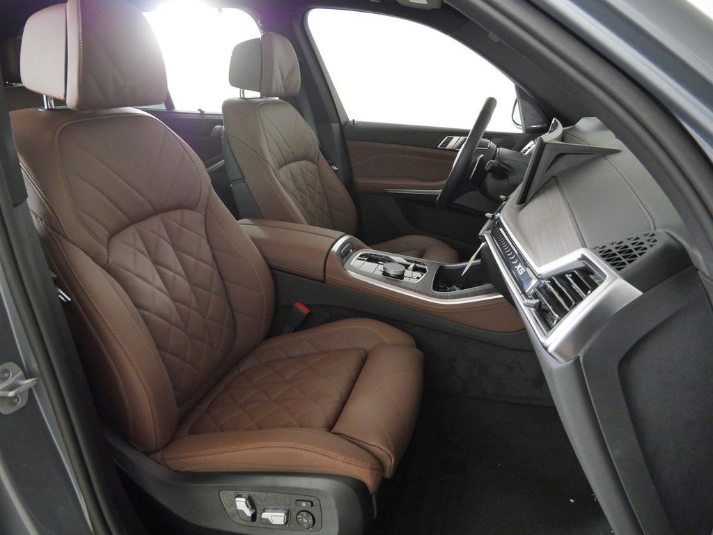 Thumbnail: 2026 BMW X5 - 21