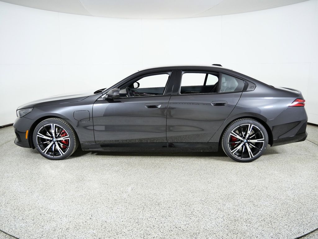 Thumbnail: 2026 BMW 5 Series - 15