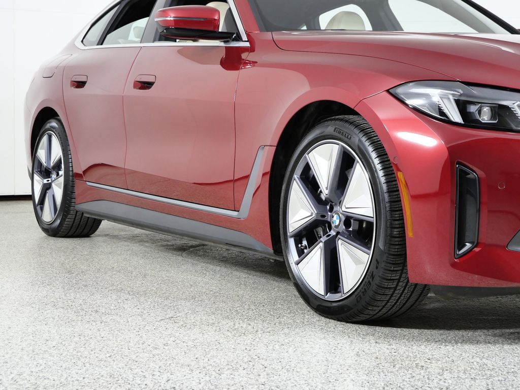 Thumbnail: 2025 BMW i4 - 8