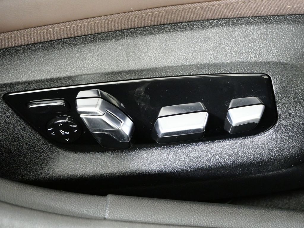 Thumbnail: 2023 BMW 5 Series - 27