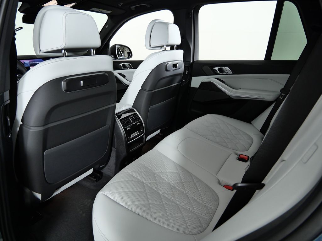 Thumbnail: 2026 BMW X5 - 32