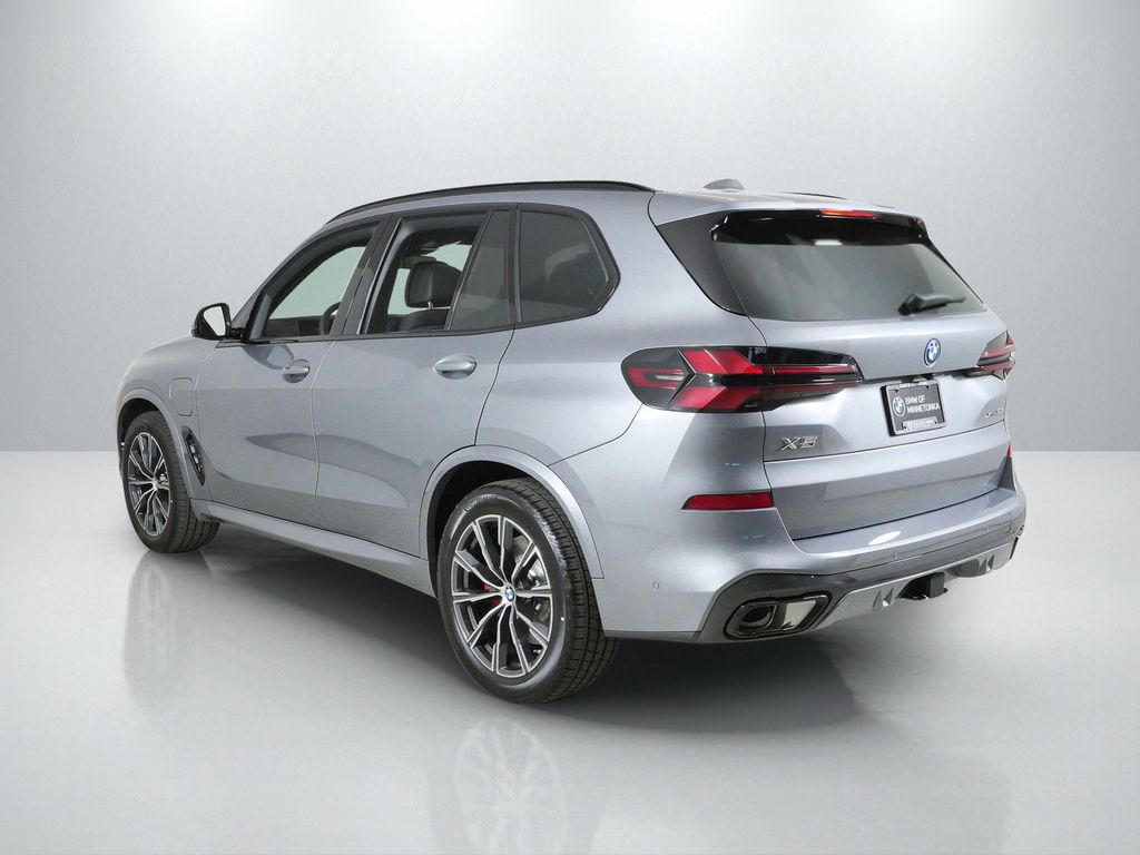 Thumbnail: 2026 BMW X5 - 14
