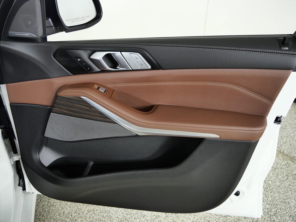 Thumbnail: 2026 BMW X7 - 21