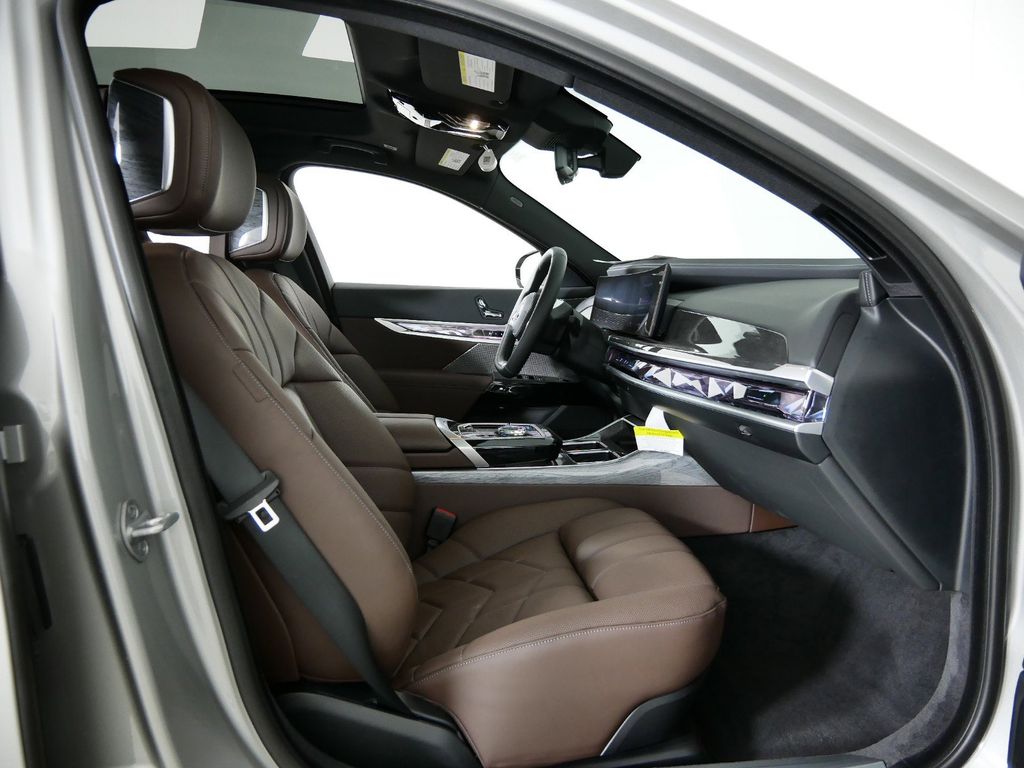 Thumbnail: 2024 BMW i7 - 20