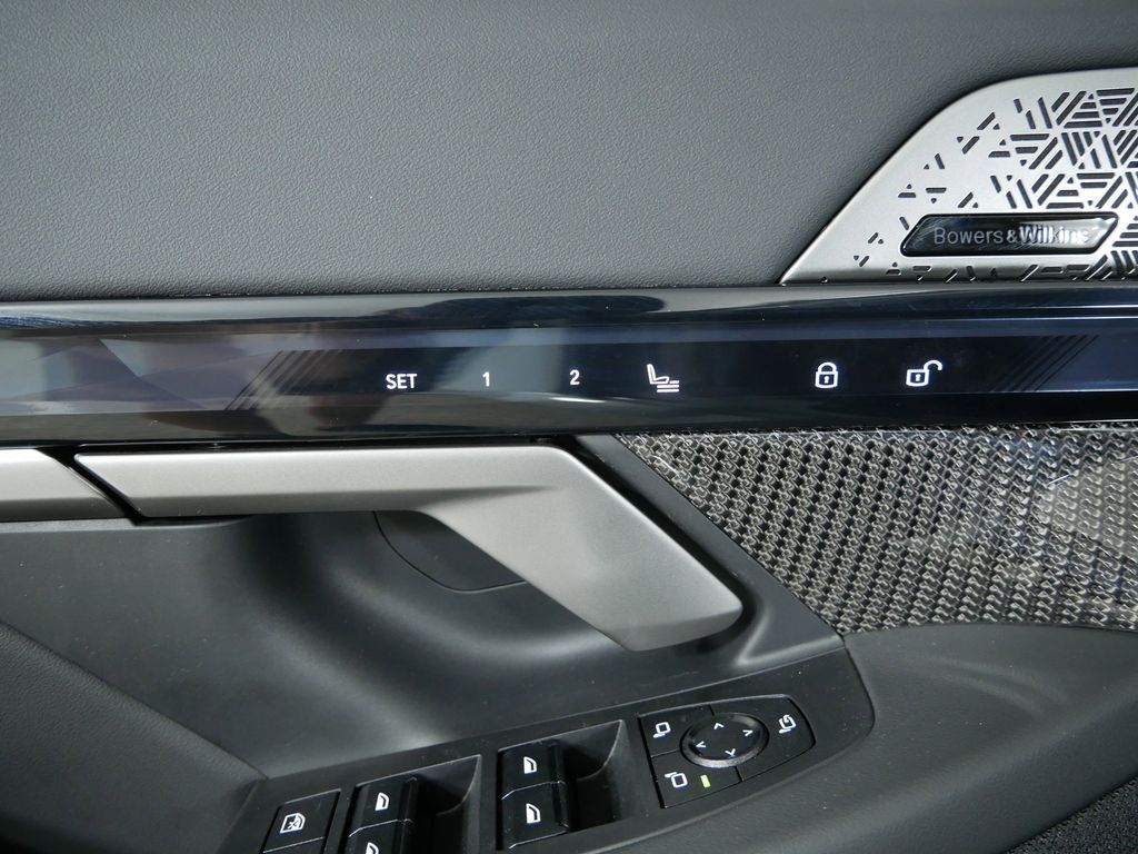 Thumbnail: 2025 BMW M5 - 32