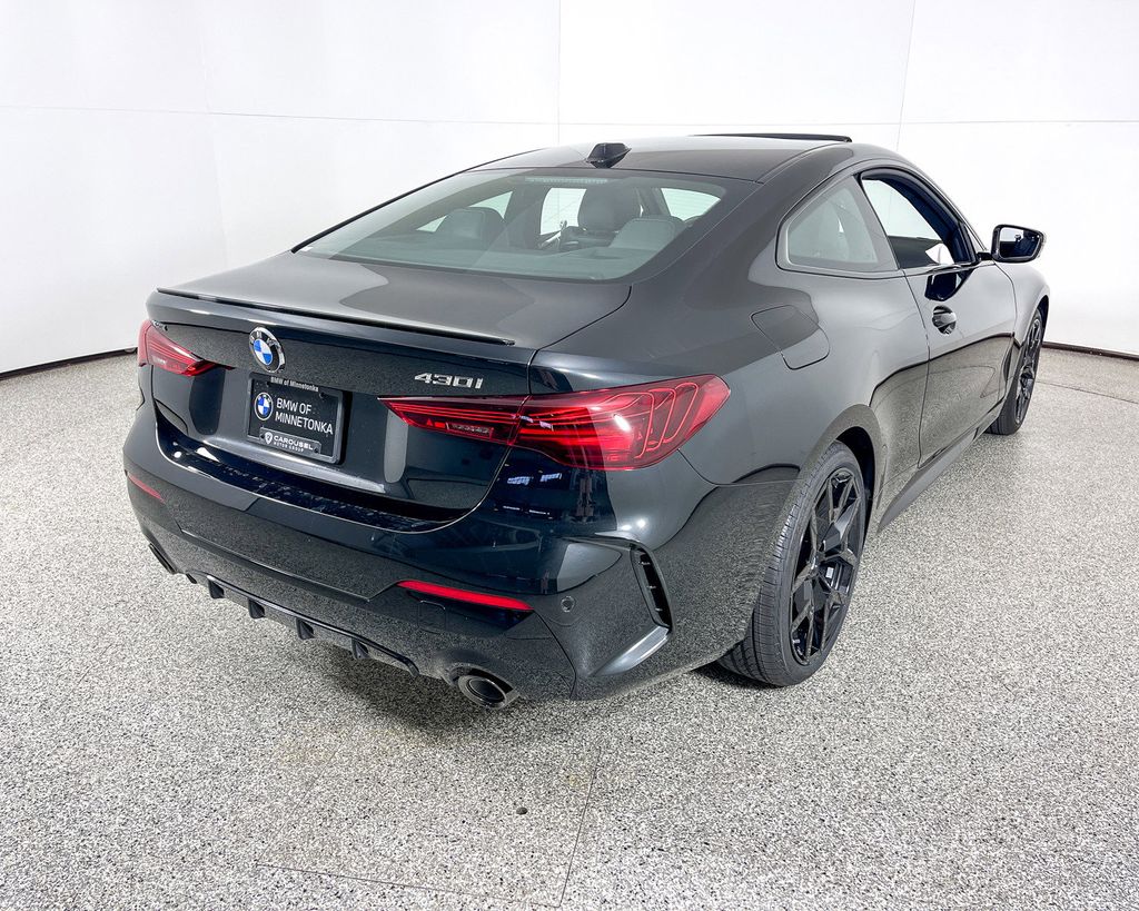 Thumbnail: 2025 BMW 4 Series - 2