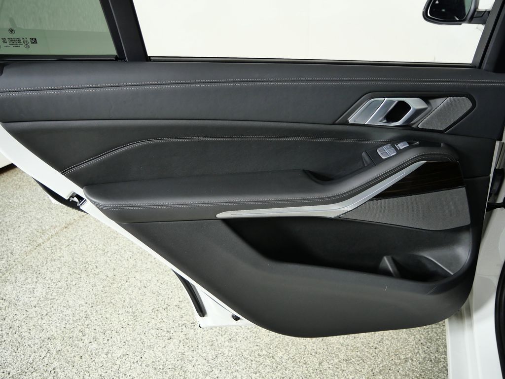 Thumbnail: 2024 BMW X7 - 36