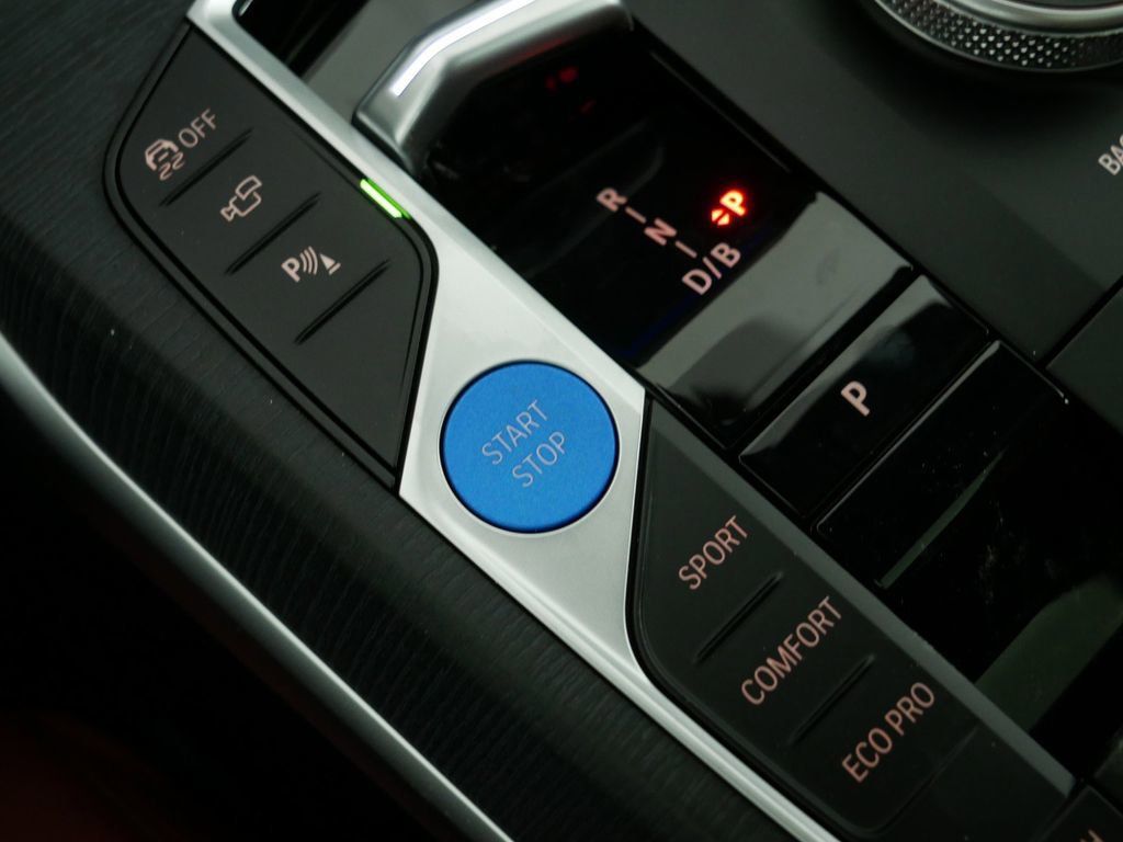 Thumbnail: 2025 BMW i4 - 50