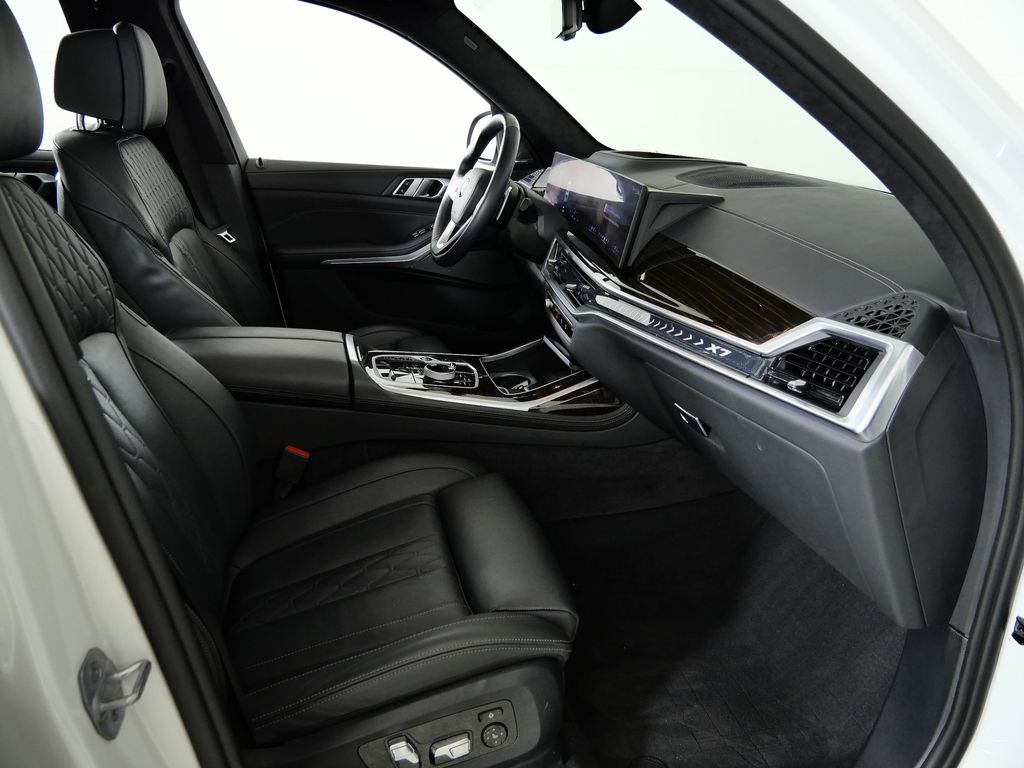 Thumbnail: 2024 BMW X7 - 24