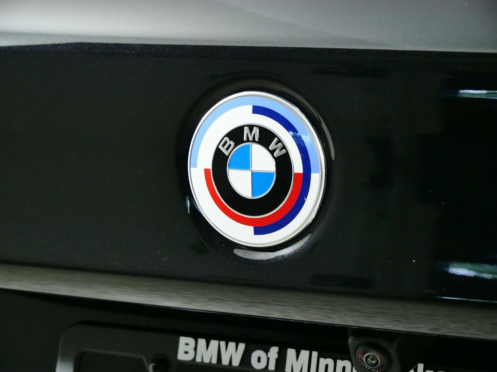 Thumbnail: 2023 BMW M5 - 11