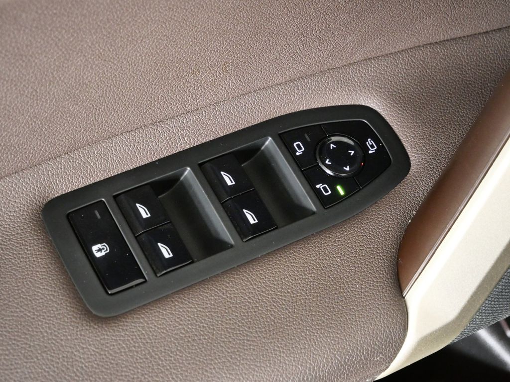 Thumbnail: 2023 BMW iX - 40