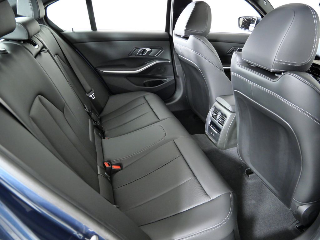 Thumbnail: 2026 BMW 3 Series - 25