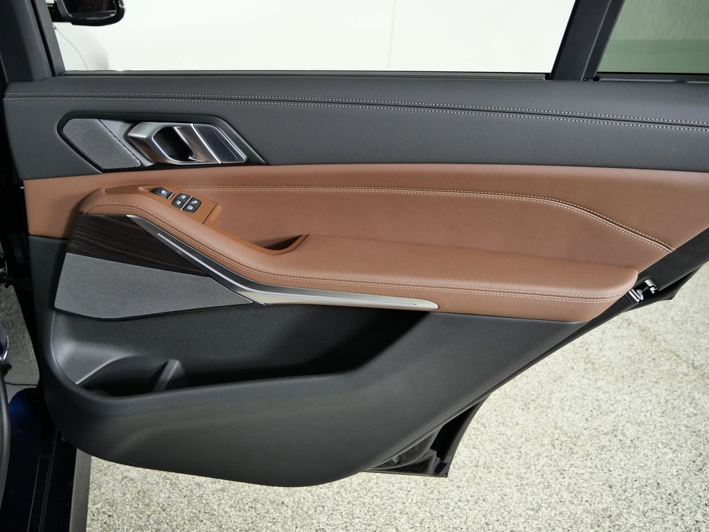 Thumbnail: 2026 BMW X7 - 25