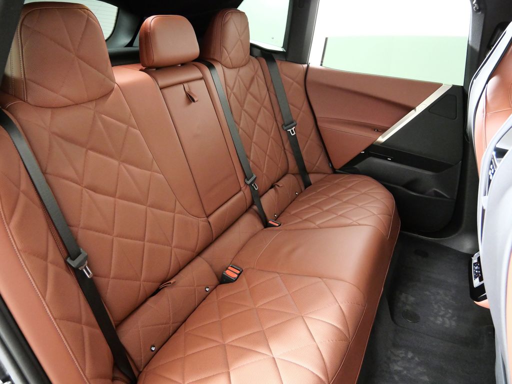 Thumbnail: 2023 BMW iX - 31