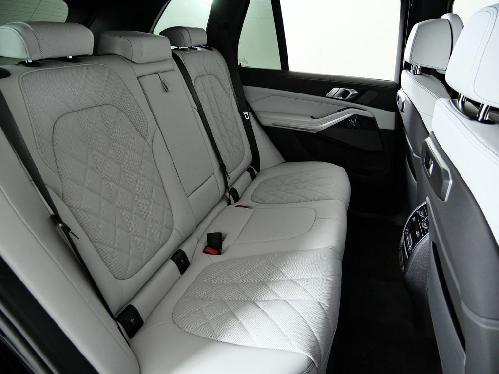 Thumbnail: 2026 BMW X5 - 27