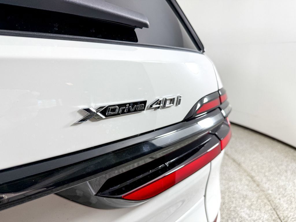 Thumbnail: 2026 BMW X7 - 17