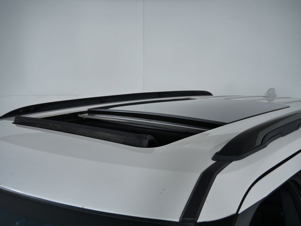 Thumbnail: 2016 Ford Explorer - 19