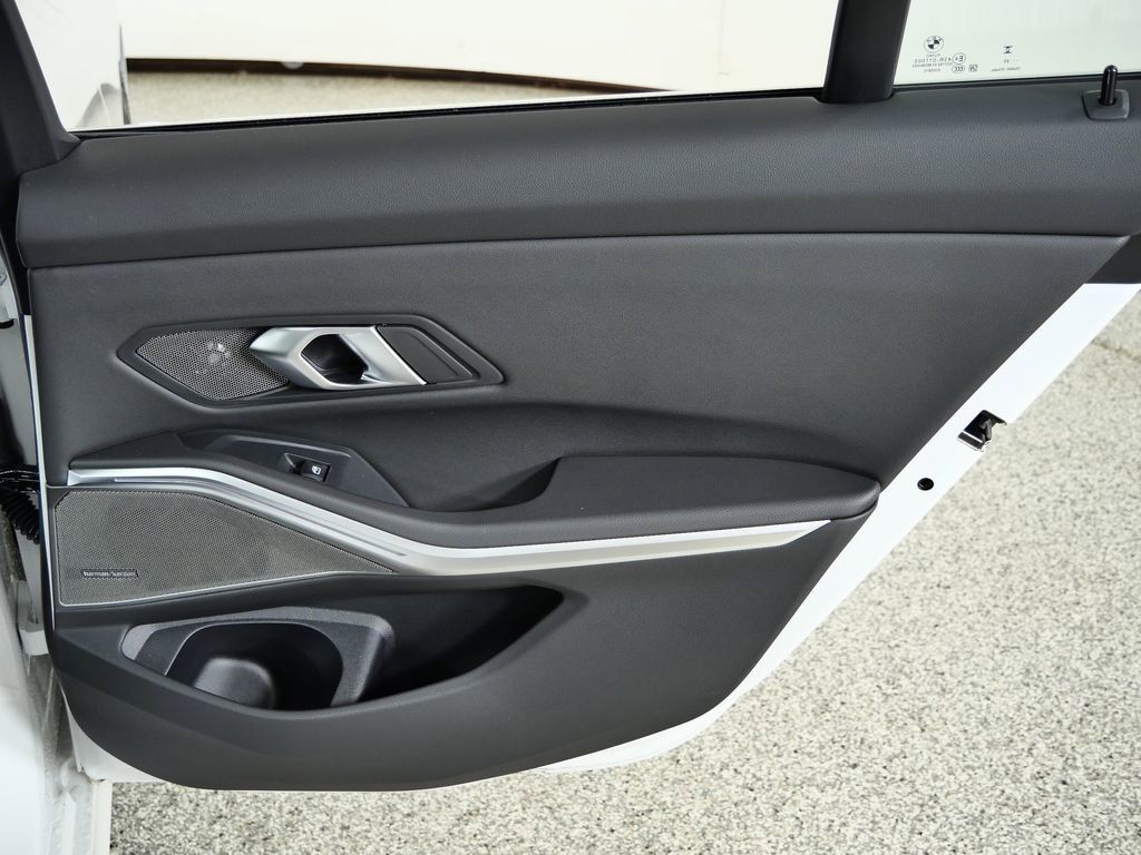 Thumbnail: 2026 BMW 3 Series - 26