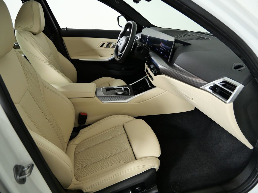 Thumbnail: 2025 BMW 3 Series - 24